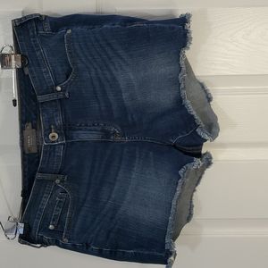 TORRID DENIM MID RISE SHORTIE SHORT WITH RAW HEM SZ 18